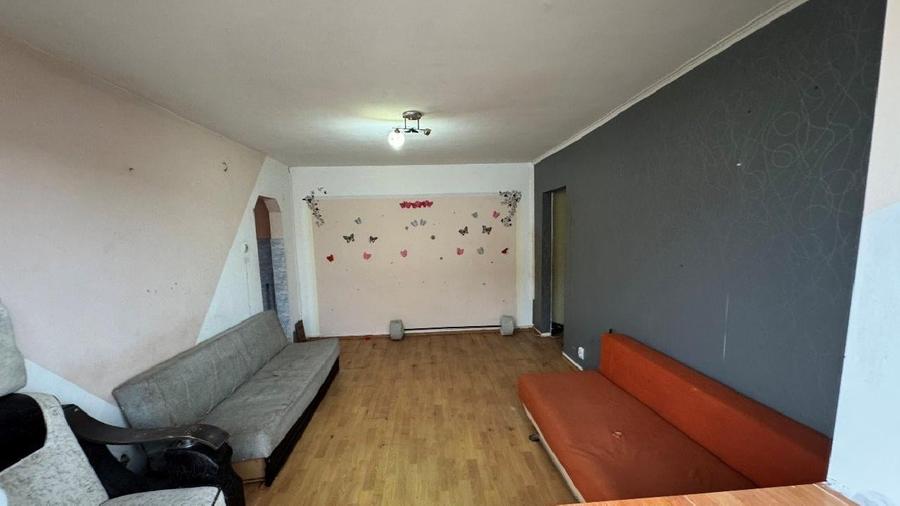 Apartament cu 3 camere semidecomandat în Nord