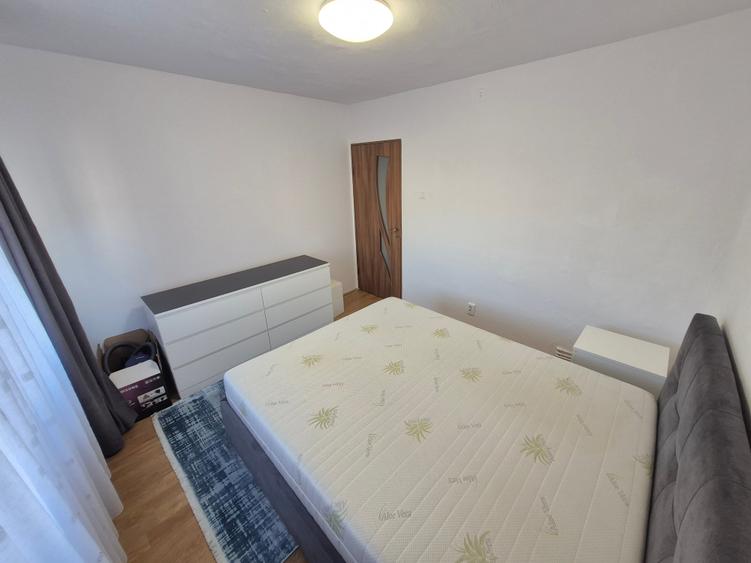 Apartament cu 3 camere decomandat în Spitalul Județean