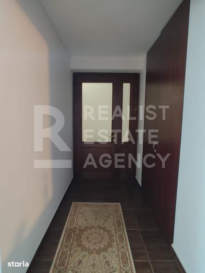 Casă cu 9 camere cu Teren 2000 Mp în Central