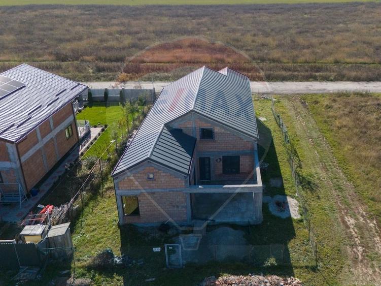 Duplex cu 6 camere cu Teren 500 Mp în Bod