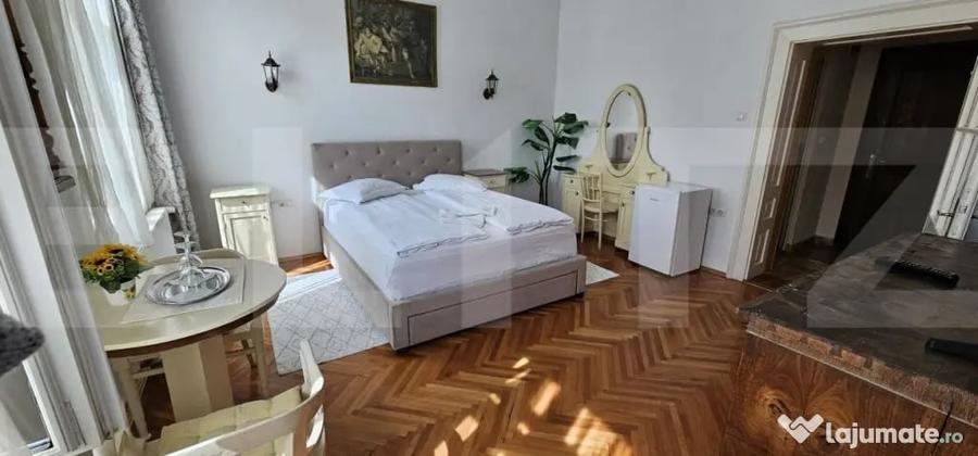 Casă cu 8 camere cu Teren 1200 Mp în Central