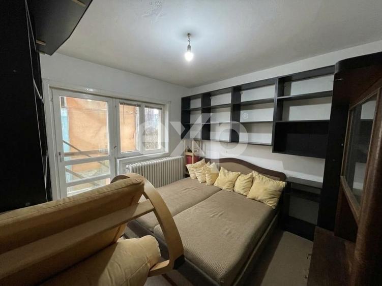 Apartament cu 4 camere decomandat în Lipovei