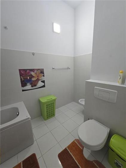 Apartament cu 3 camere decomandat, mobilat în Delfinariu