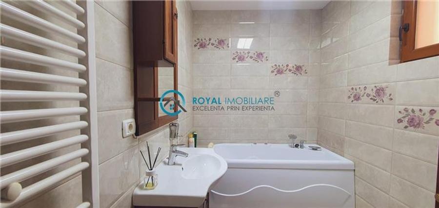 Casă individuală cu 4 camere cu Canalizare în Traian