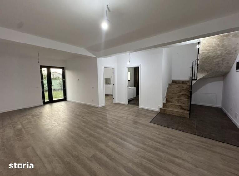 Casă cu 4 camere cu Teren 350 Mp în Olteni