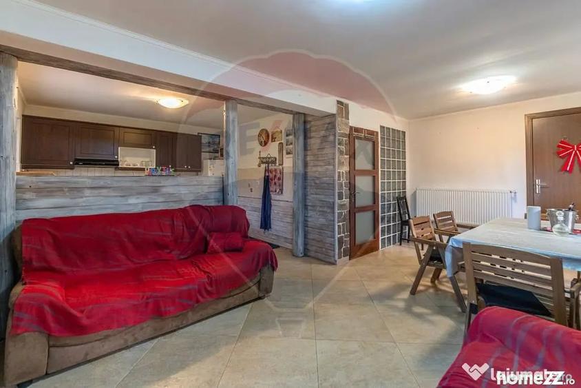 Casă cu 4 camere cu Teren 1053 Mp în Fundata