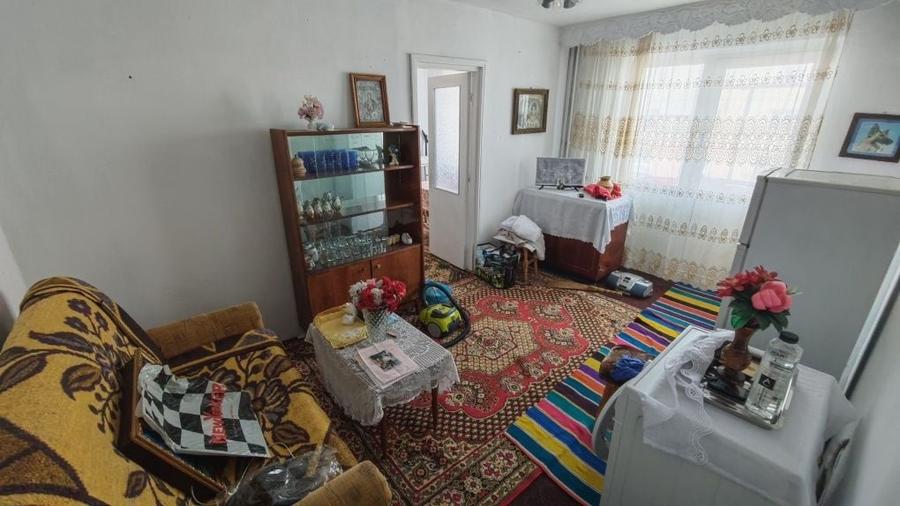 Apartament cu 2 camere semidecomandat în Săvinești