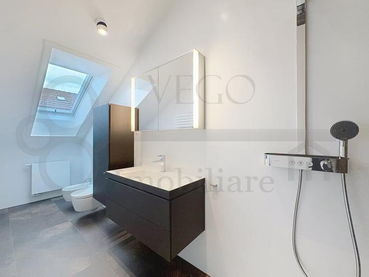 Apartament cu 3 camere semidecomandat, mobilat în Semicentral