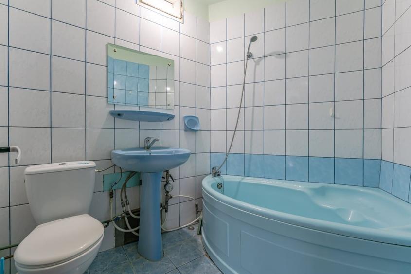 Apartament cu 2 camere semidecomandat, mobilat în Bartolomeu