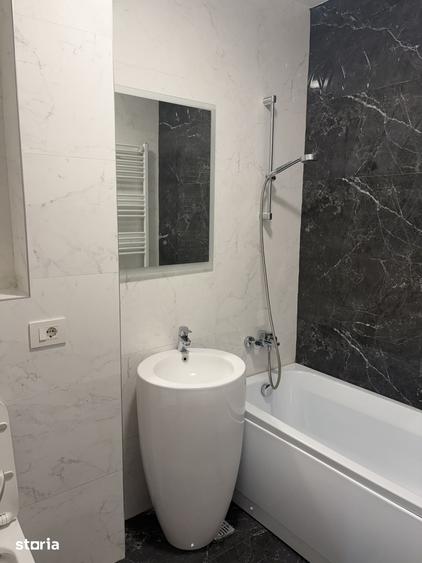 Apartament cu 3 camere în Podu Roș