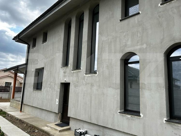 Casă individuală cu 5 camere cu Canalizare în Nufărul