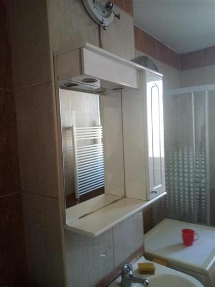 Apartament cu 3 camere decomandat în Cornișa