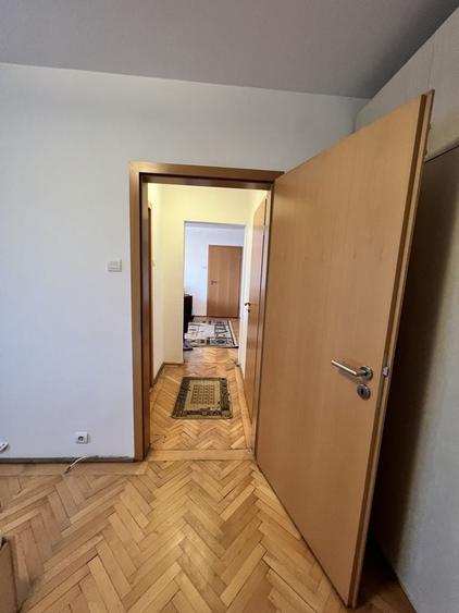 Apartament cu 2 camere semidecomandat în Centrul Civic