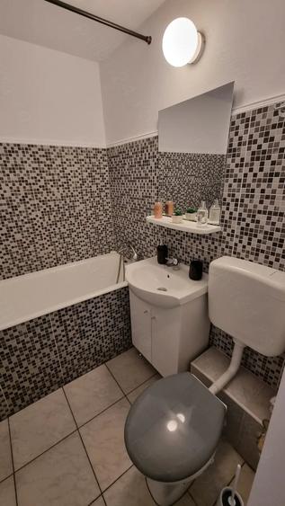 Apartament cu 3 camere decomandat în Nufărul