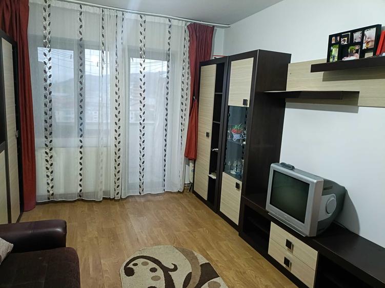 Apartament cu 3 camere decomandat în Ostroveni