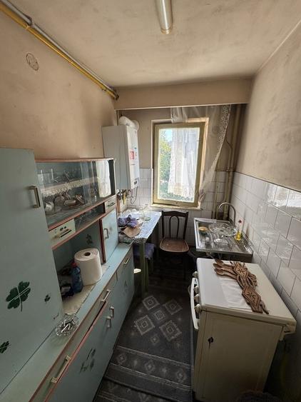 Apartament cu 3 camere semidecomandat în Exterior Vest