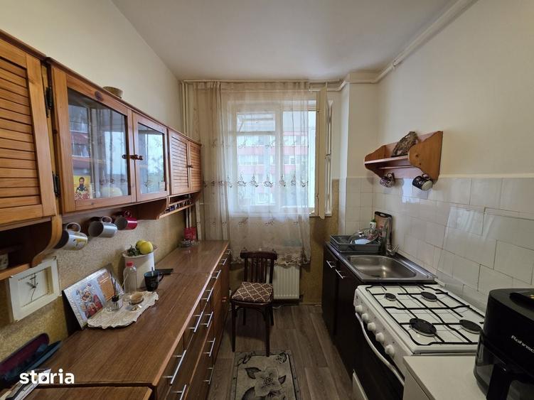 Apartament cu 3 camere decomandat în Vlahuță