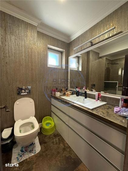 Apartament cu 4 camere decomandat în Ultracentral