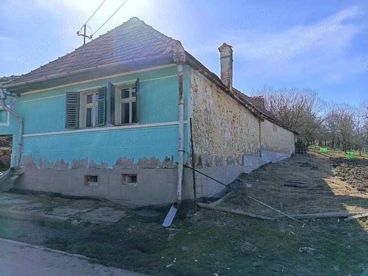 Casă cu Teren 1565 Mp în Sângătin