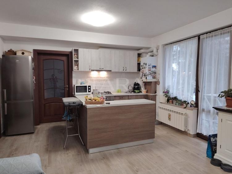 Apartament cu 3 camere semidecomandat, mobilat în Borhanci