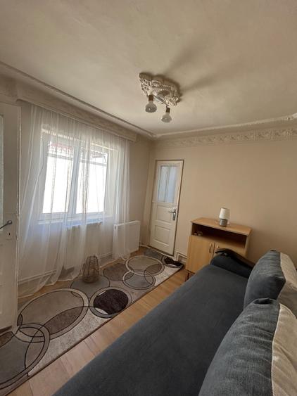 Casă cu 3 camere în Palas