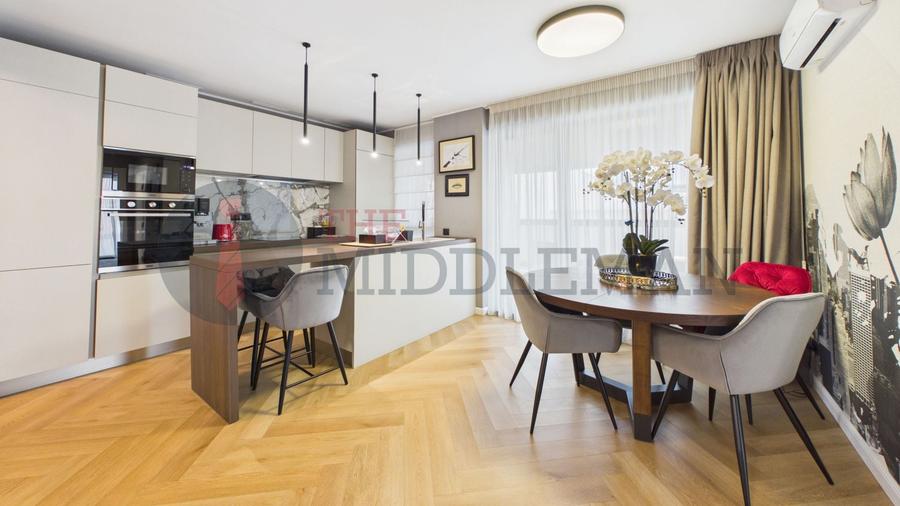 Apartament cu 4 camere semidecomandat, mobilat în Nord