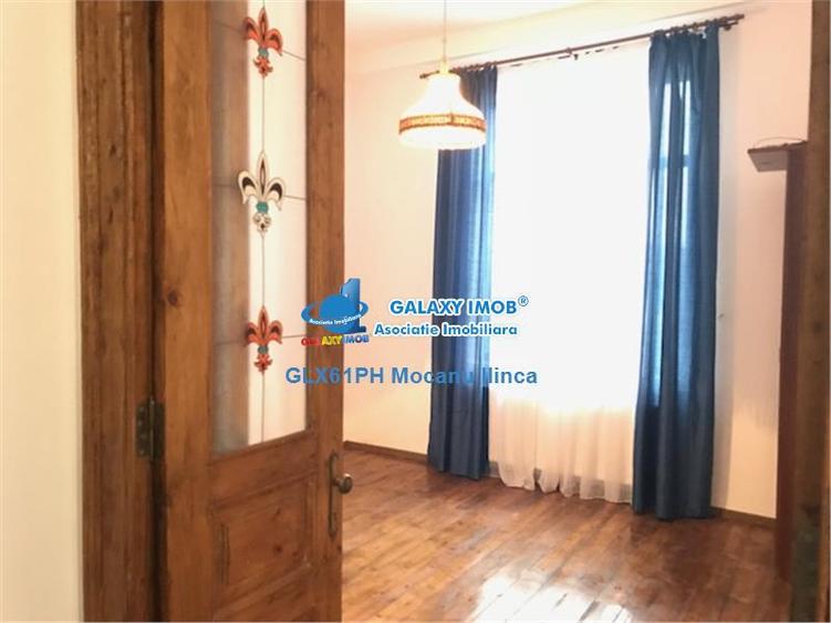 Casă cu 6 camere cu Teren 460 Mp în Democrației