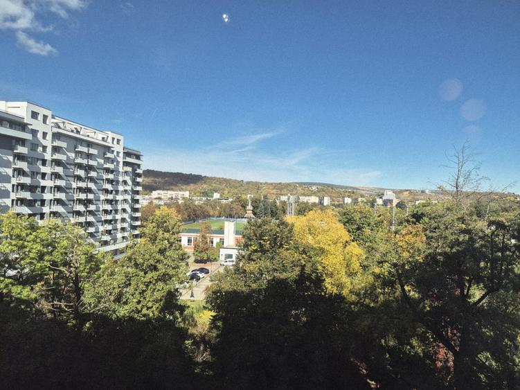 Apartament cu 3 camere decomandat, mobilat în Plopilor