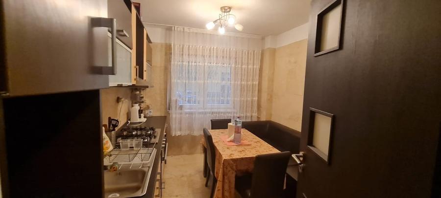 Apartament cu 3 camere decomandat în Gorjului