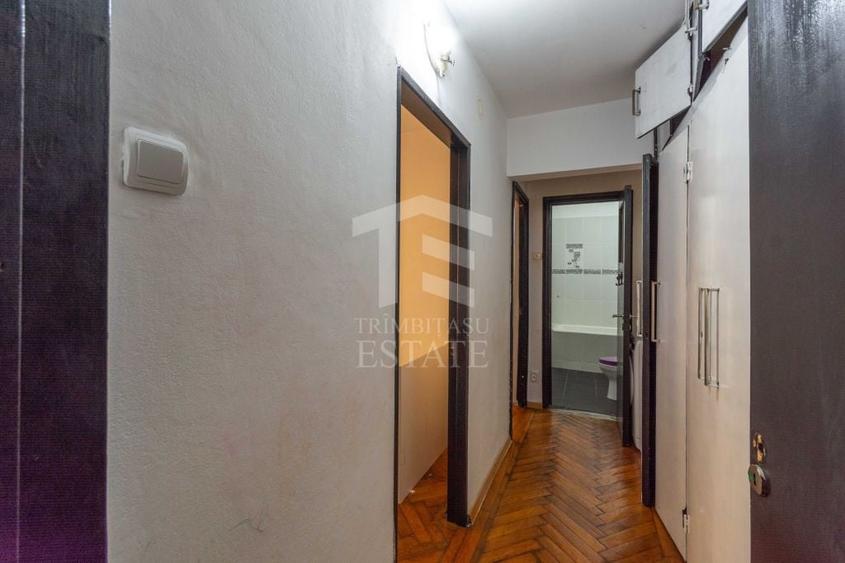 Apartament cu 3 camere semidecomandat în Mihai Bravu
