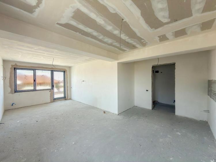 Apartament cu 3 camere decomandat în Ovidiu