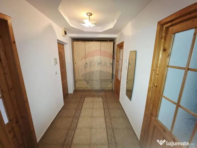 Apartament cu 2 camere decomandat în 1 Mai