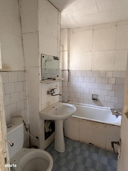 Apartament cu 3 camere semidecomandat în Central