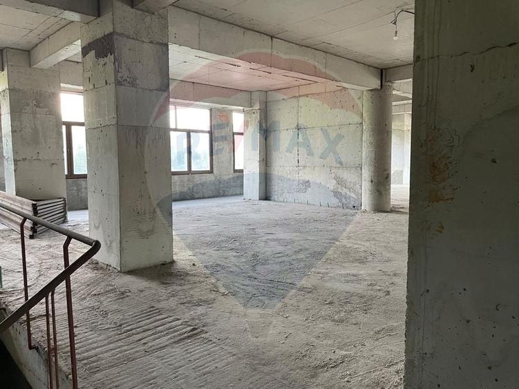 Spațiu comercial, de 675 mp, în Dudești