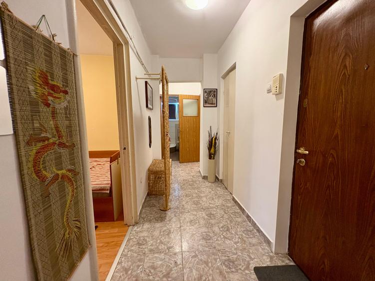 Apartament cu 3 camere decomandat în Giurgiului