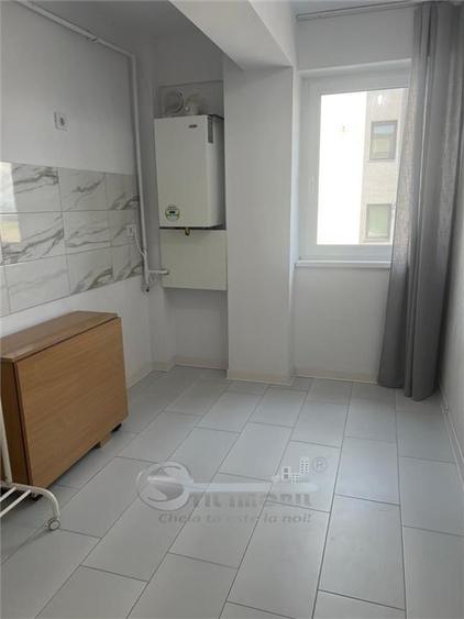 Apartament cu 3 camere semidecomandat, mobilat în Cug