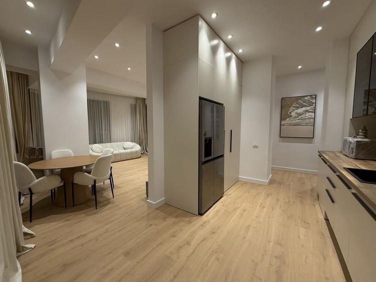 Apartament cu 3 camere, mobilat în Iancului