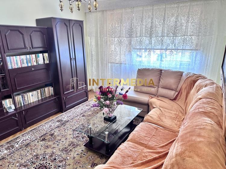 Apartament cu 3 camere decomandat, mobilat în Cetate