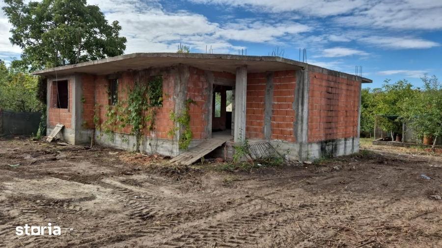 Casă cu 4 camere cu Teren 500 Mp în Brănești