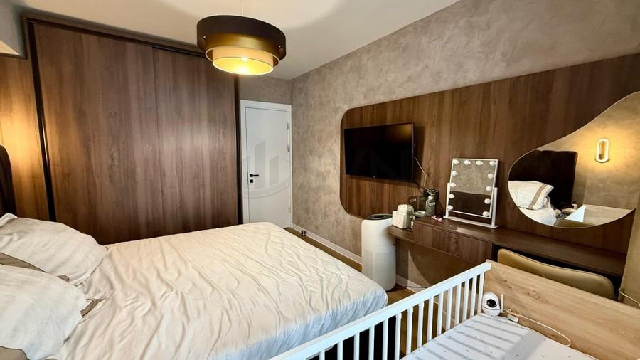 Apartament cu 3 camere decomandat, mobilat în P-ța Dorobanți
