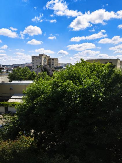 Apartament cu 3 camere semidecomandat, mobilat în Calea Călărașilor