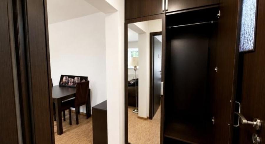 Apartament cu 2 camere semidecomandat, mobilat în Victoriei