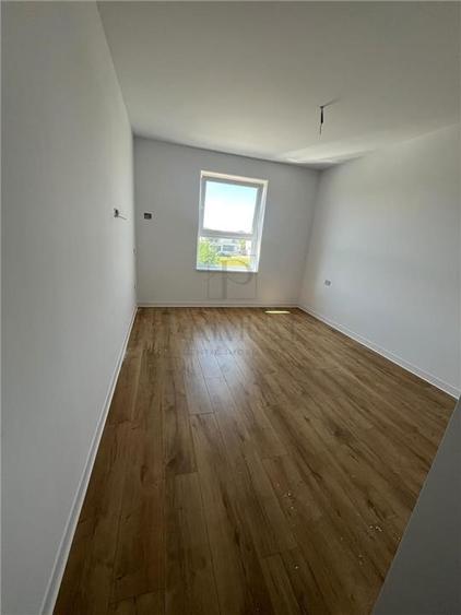 Penthouse cu 4 camere decomandat în Dumbrăvița
