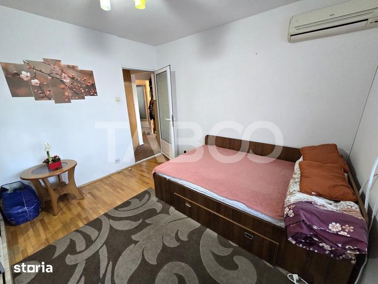 Apartament cu 3 camere decomandat, mobilat în Turnișor