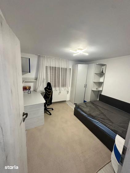 Apartament cu 4 camere decomandat, mobilat în Sebastian
