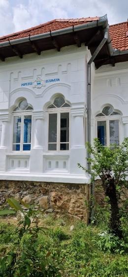 Casă individuală cu 4 camere cu Canalizare în Tomșani