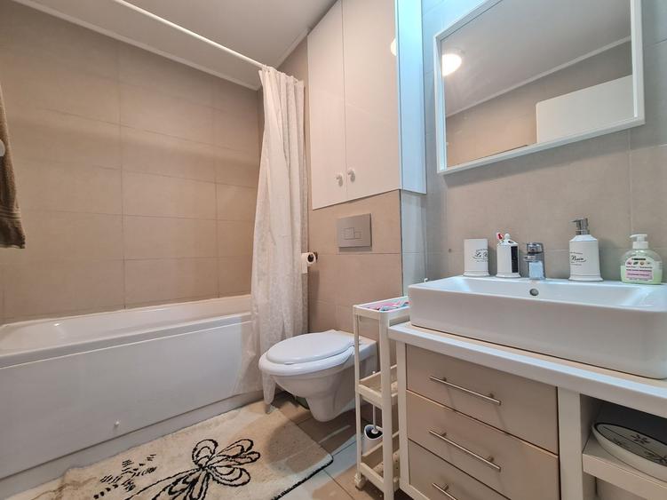 Apartament cu 3 camere semidecomandat în Ștefăneștii de Jos