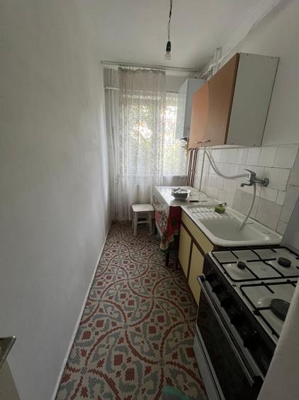 Apartament cu 2 camere semidecomandat în Craiovița Nouă