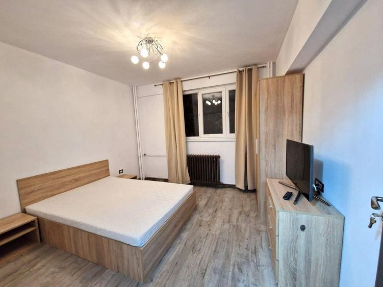 Apartament cu 3 camere decomandat în Dristor