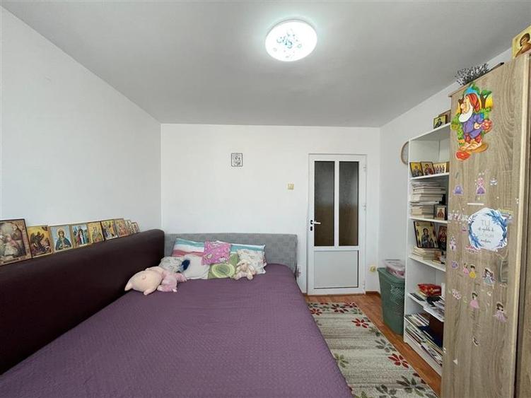 Apartament cu 3 camere decomandat, mobilat în Central